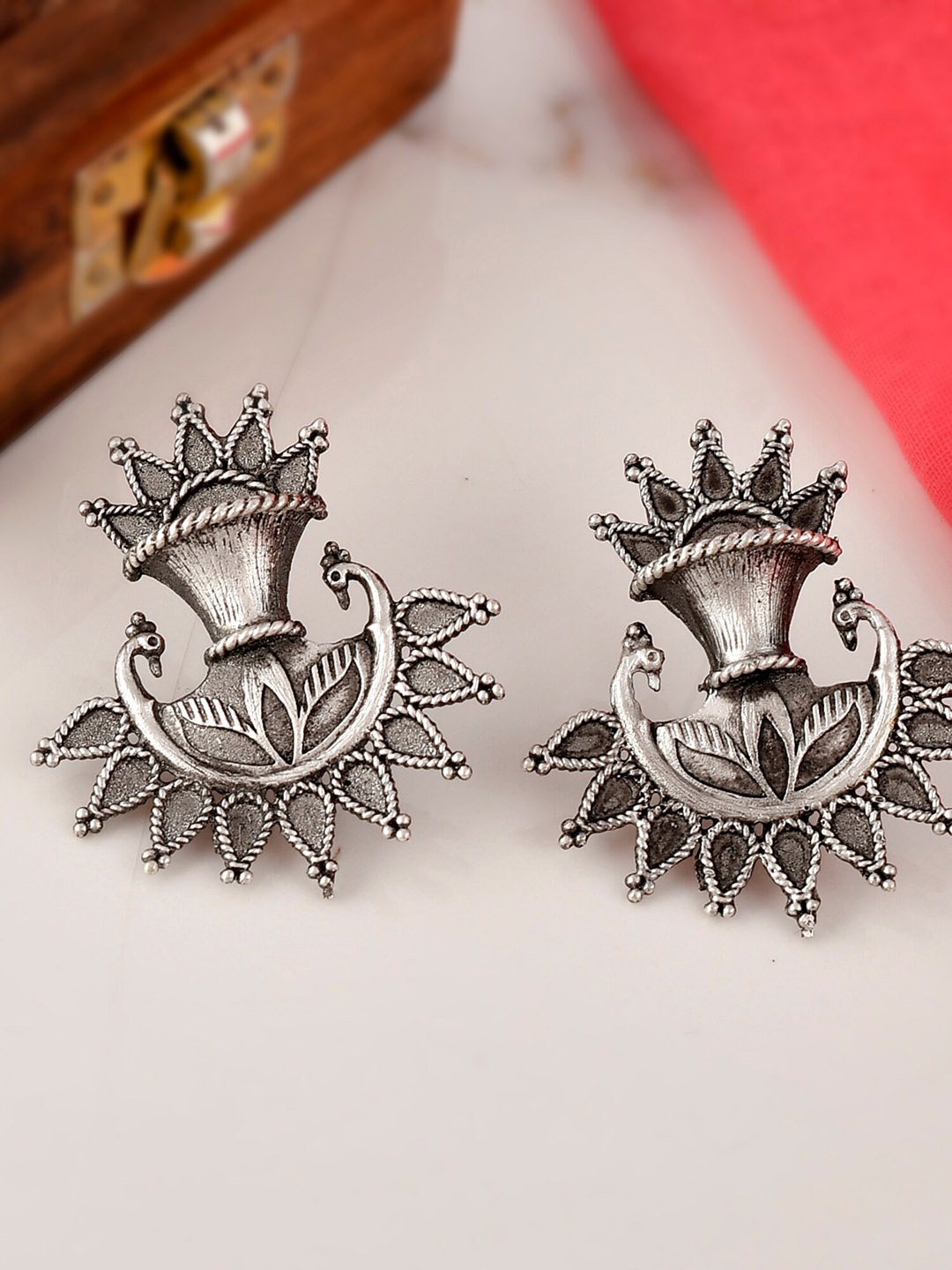 

DASTOOR Silver-Toned Contemporary Studs Earrings