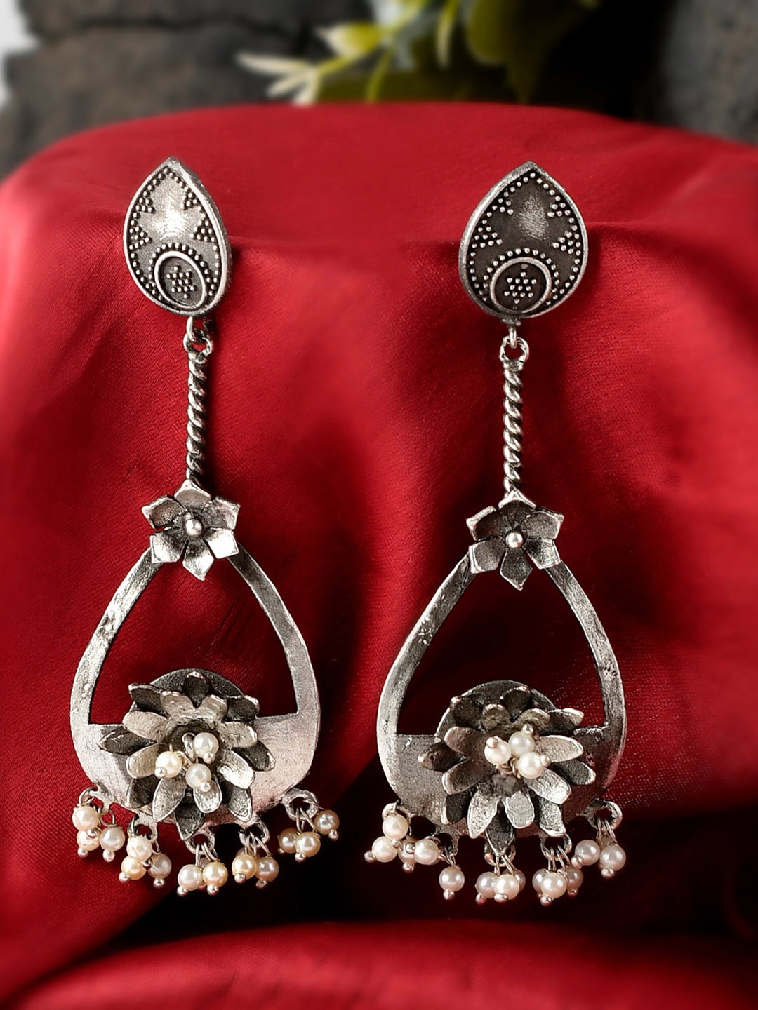

DASTOOR Silver-Toned Contemporary Drop Earrings