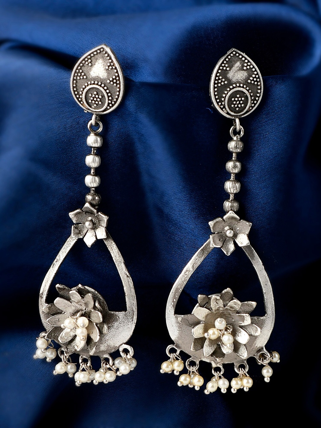 

DASTOOR Silver-Toned Contemporary Drop Earrings