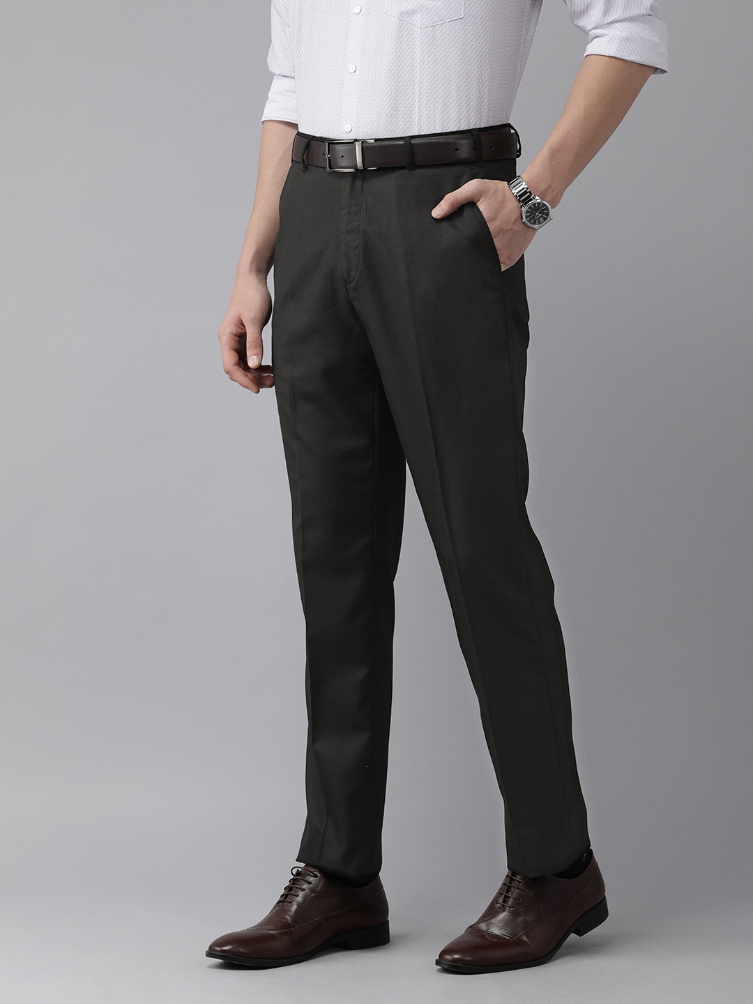

Park Avenue Men Black Solid Smart Fit Mid-Rise Plain Woven Flat-Front Formal Trousers