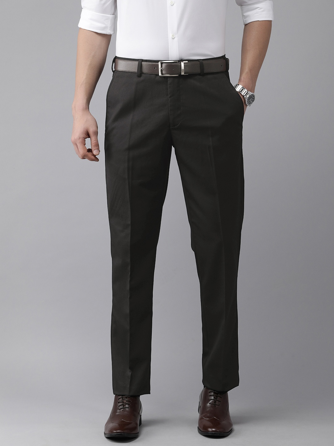 

Park Avenue Men Black Solid Smart Fit Mid-Rise Plain Woven Flat-Front Formal Trousers