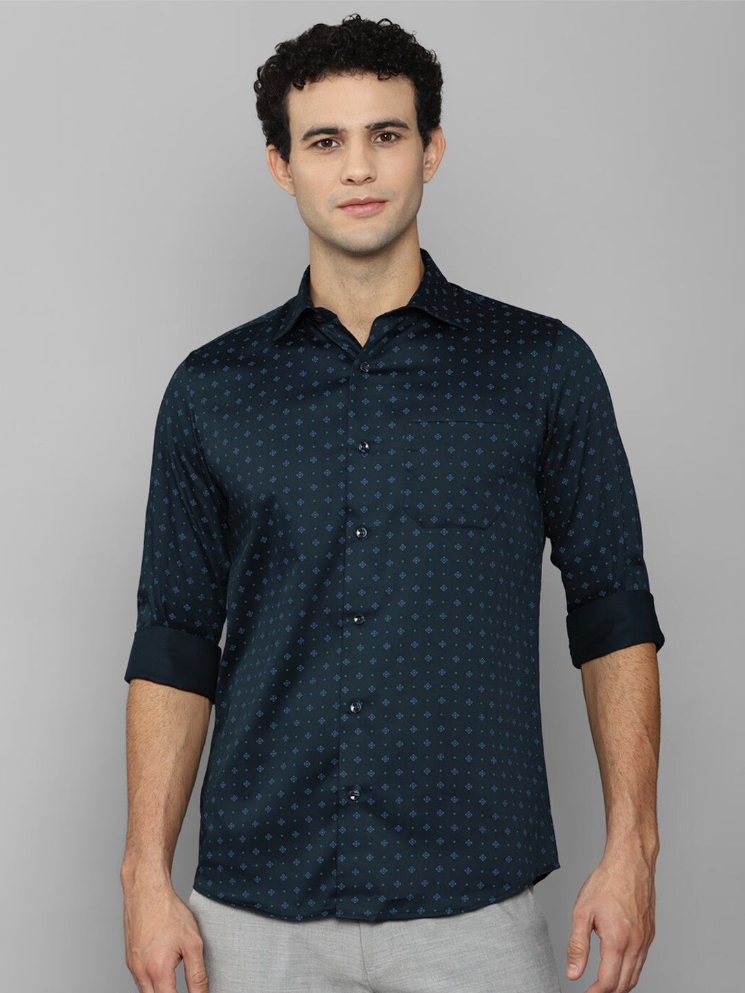 

Allen Solly Men Navy Blue Slim Fit Printed 100% Cotton  Casual Shirt