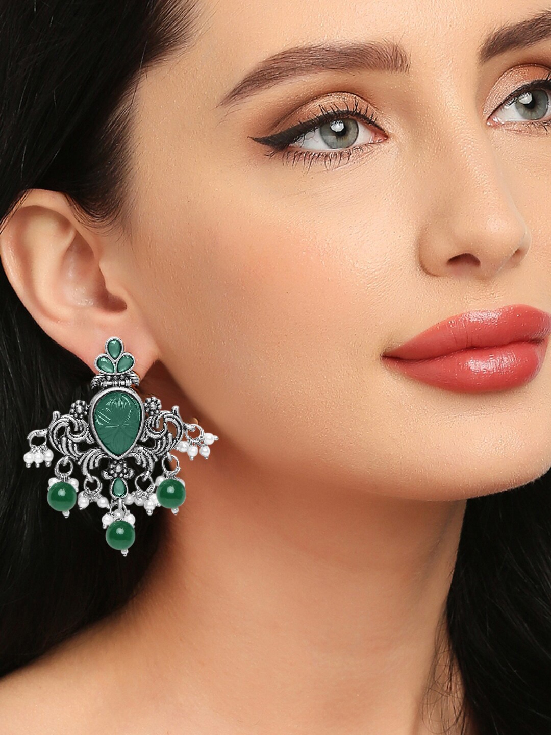 

OOMPH Green Classic Drop Earrings