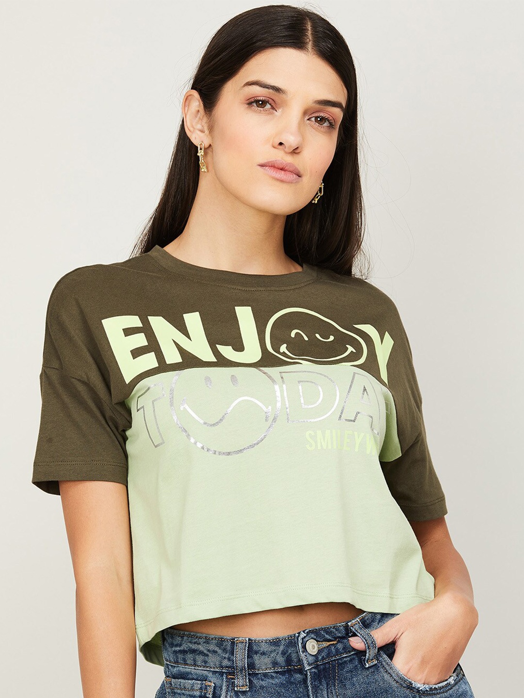 

SmileyWorld Women Colourblocked Extended Sleeves Crop Top, Green