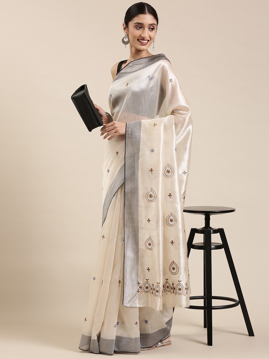 

The Chennai Silks Women Beige & Gold-Toned Floral Embroidered Banarasi Saree