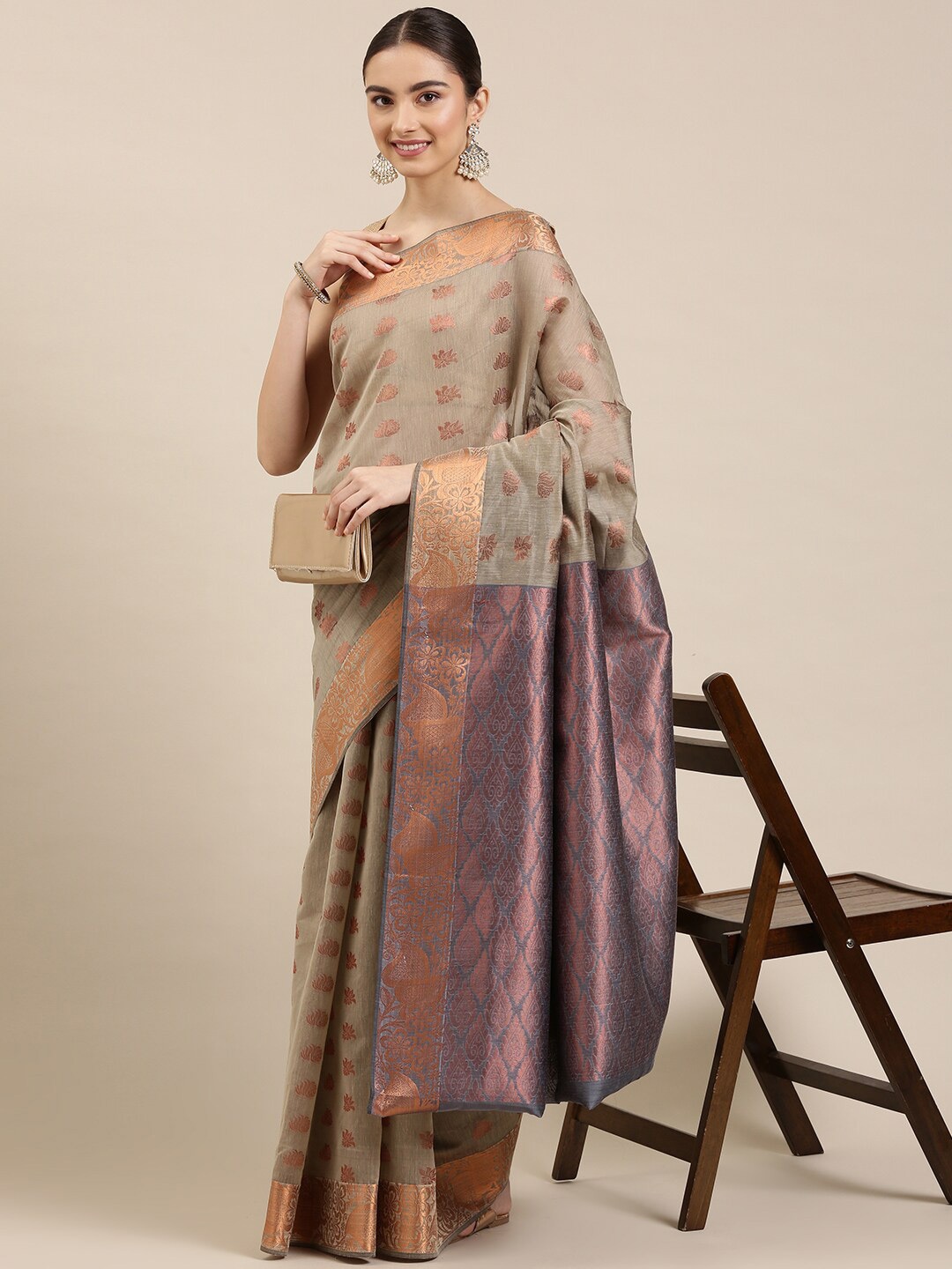 

The Chennai Silks Grey & Beige Ethnic Motifs Zari Silk Cotton Maheshwari Saree