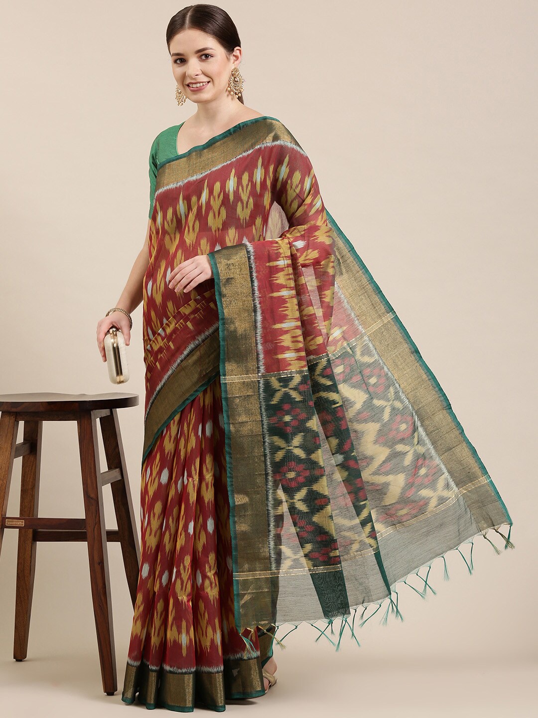 

The Chennai Silks Red & Gold-Toned Zari Silk Cotton Fusion Maheshwari Saree