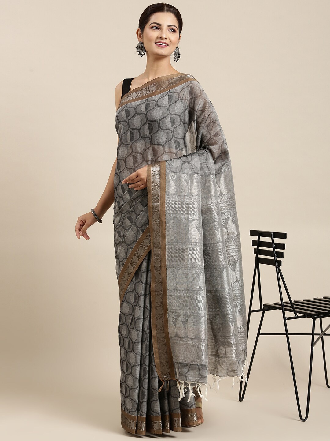 

The Chennai Silks Grey & Silver-Toned Paisley Zari Pure Cotton Saree