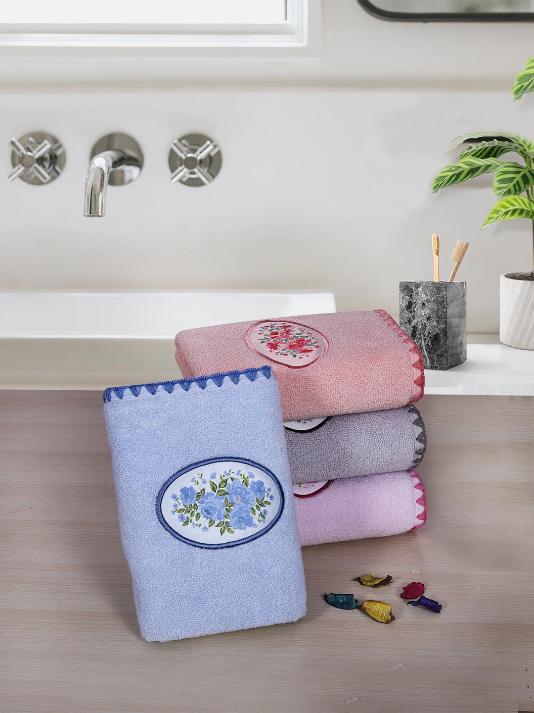 

RANGOLI Unisex Pack Of 4 Solid Cotton 460 GSM Towel Set, Red