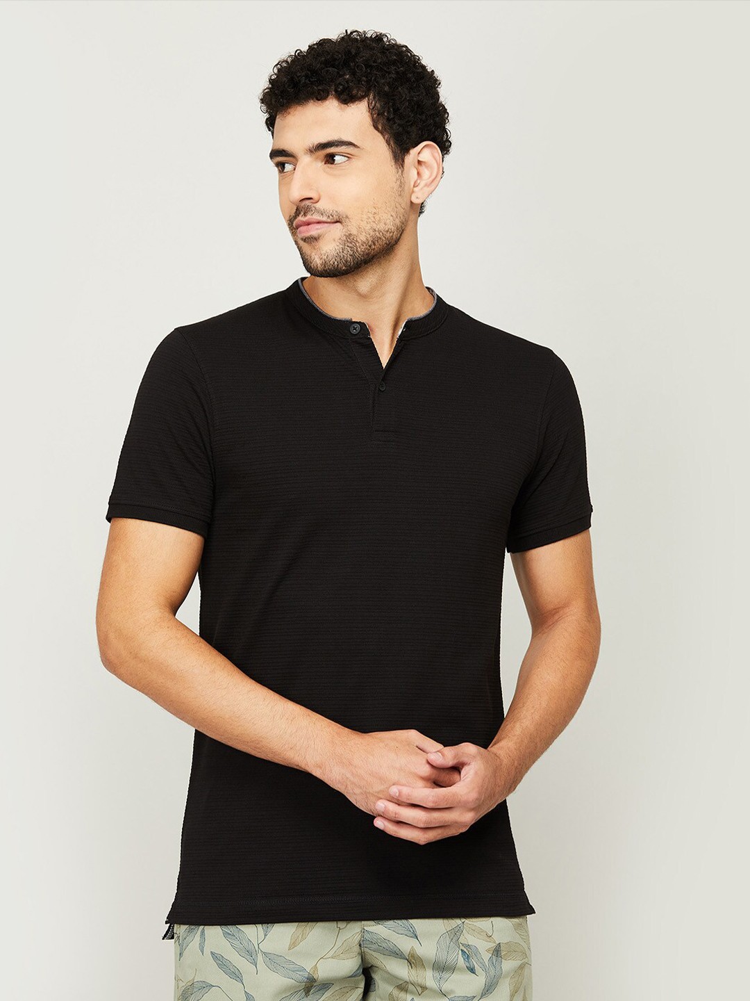 

CODE by Lifestyle Men Black Solid Cotton Mandarin Collar T-shirt