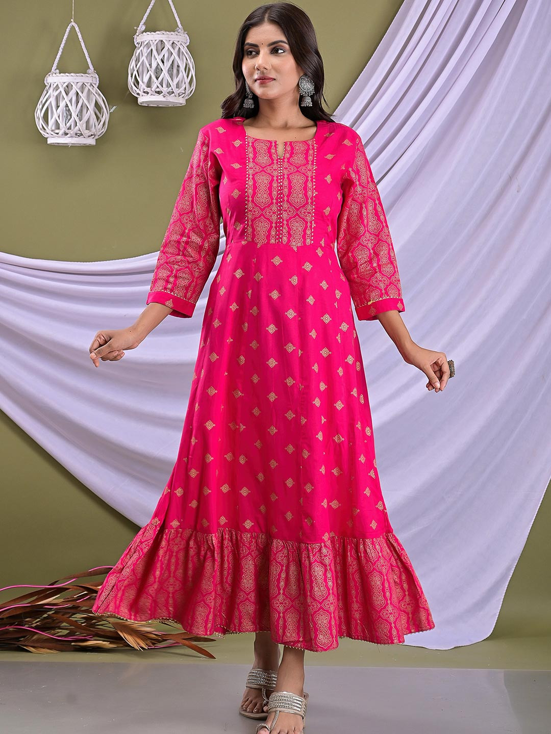 

EtnicaWear Women Pink Ethnic Motifs Printed Anarkali Kurta