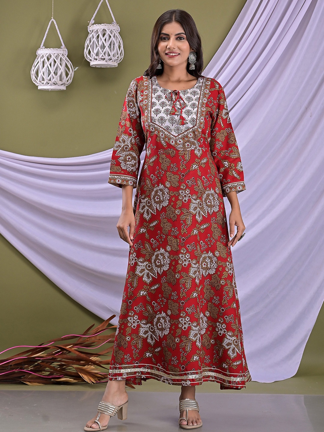 

EtnicaWear Women Red Ethnic Motifs Printed Kurta