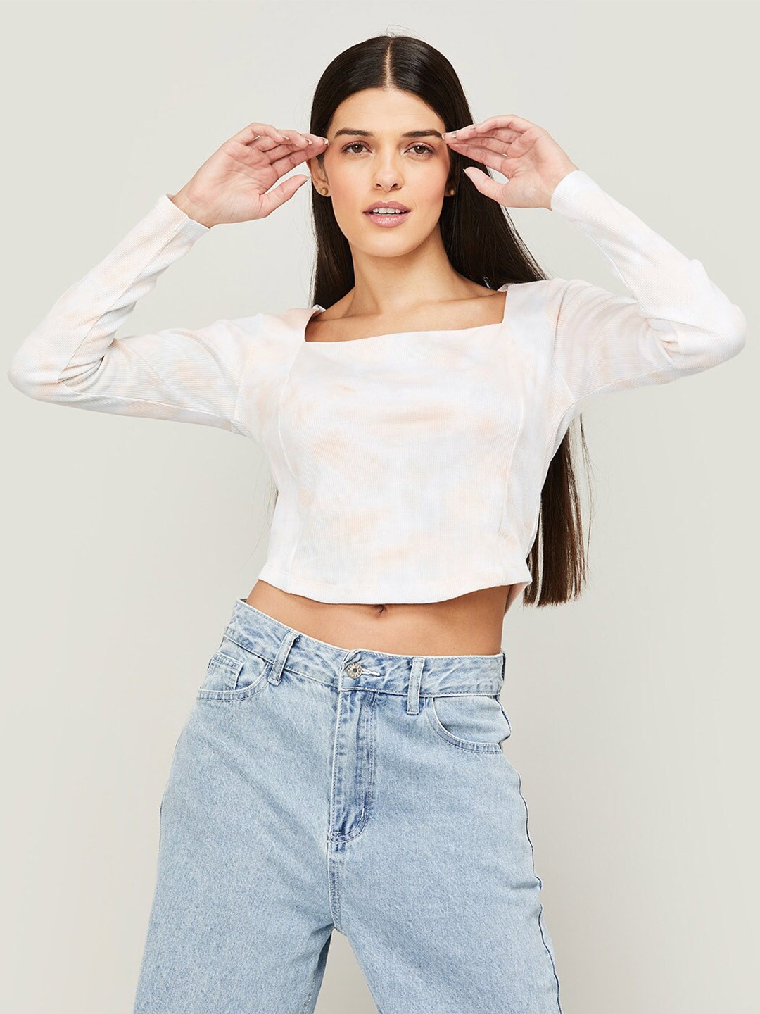 

Ginger by Lifestyle White & Peach-Coloured Tie and Dye High-Low Crop Top