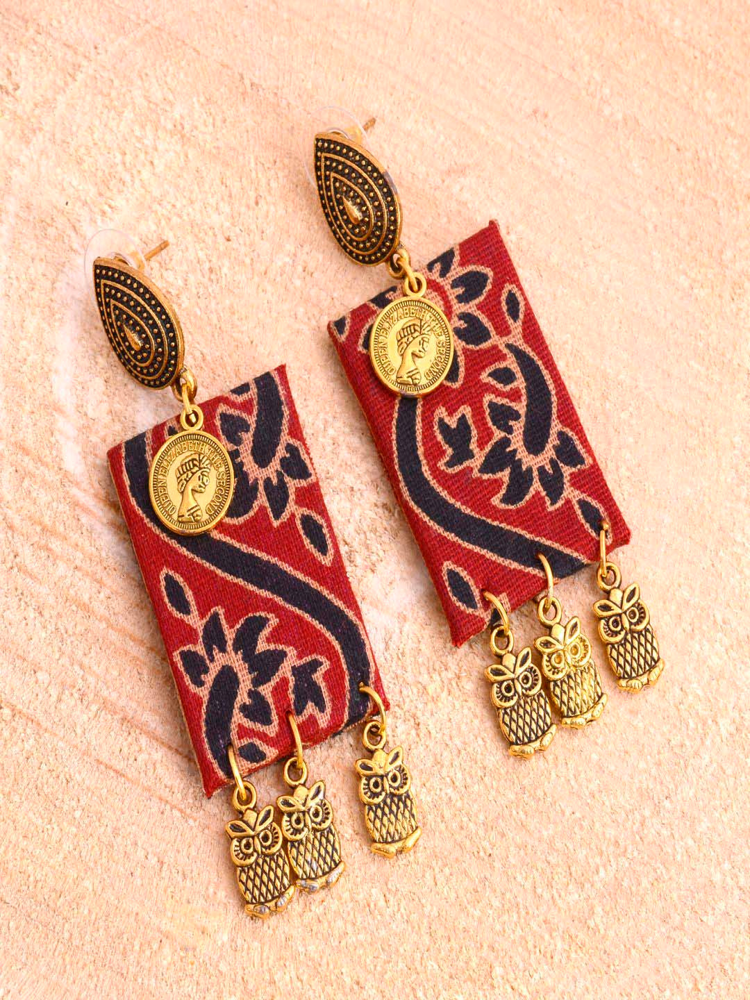 

kashwini Gold-Toned & Red Contemporary Drop Earrings