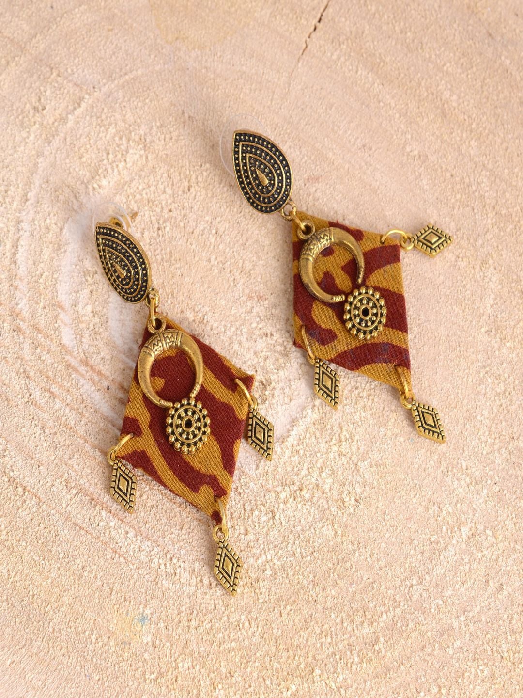 

kashwini Red & Gold Plated Contemporary Drop Earrings
