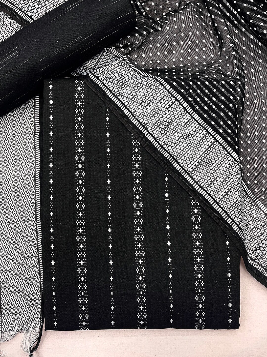 

Kvsfab Black & Silver-Toned Unstitched Dress Material