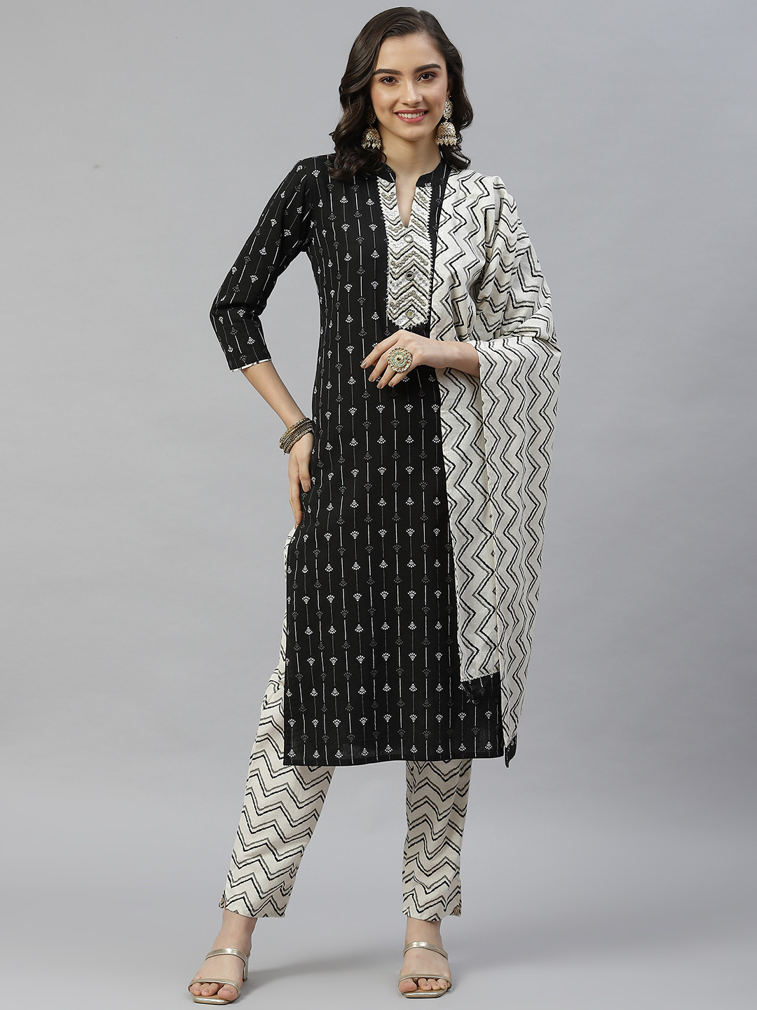 

HIGHLIGHT FASHION EXPORT Women Black Ethnic Motifs Gotta Patti Pure Cotton Kurta Set