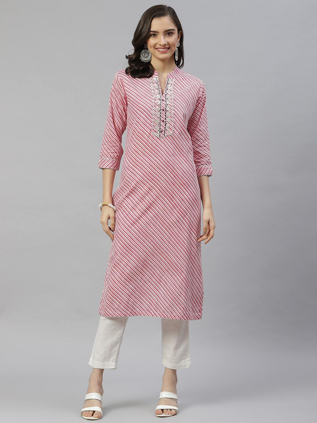 

HIGHLIGHT FASHION EXPORT Women Pink & White Leheriya Printed Cotton Gotta Patti Kurta