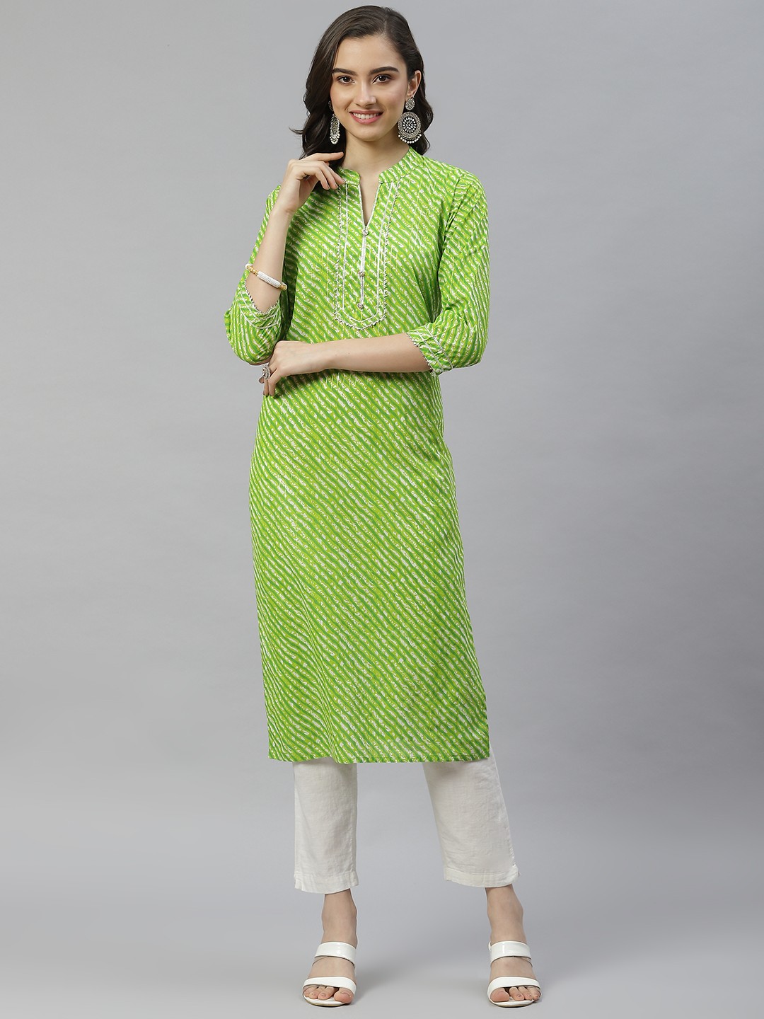 

HIGHLIGHT FASHION EXPORT Women Green & White Leheriya Printed Cotton Gotta Patti Kurta
