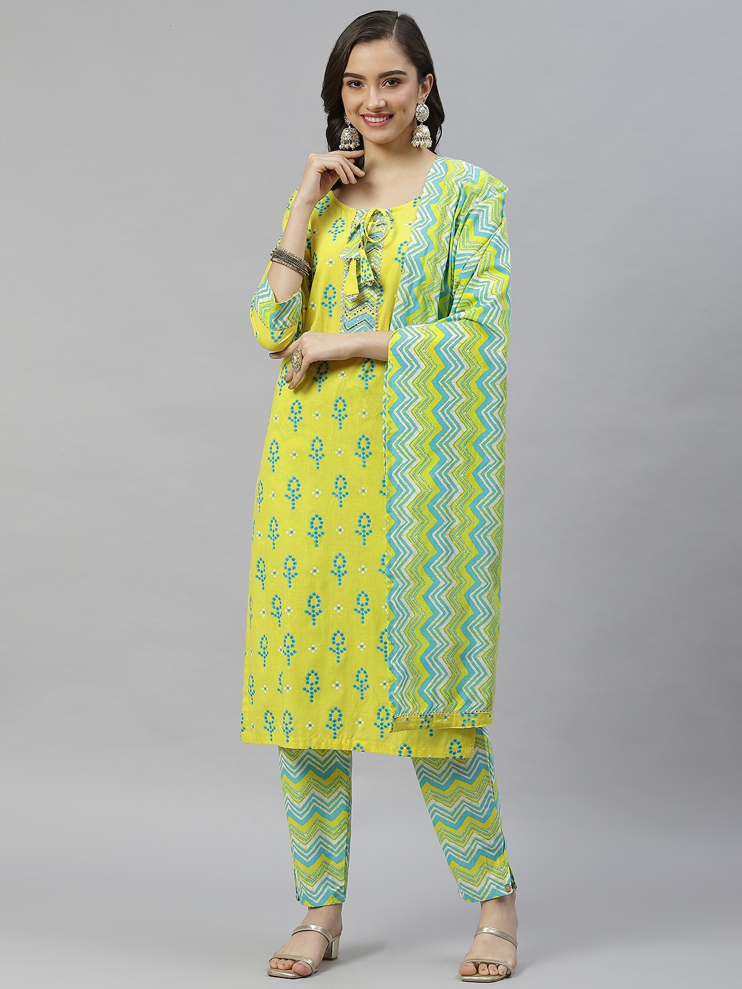 

HIGHLIGHT FASHION EXPORT Women Yellow Bandhani Printed Gotta Patti Pure Cotton Kurta Set