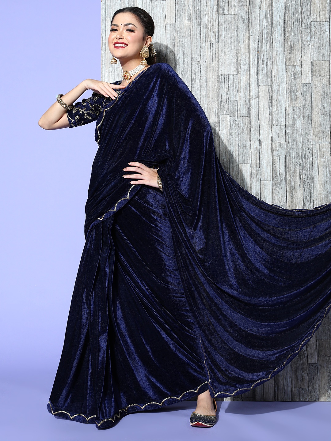 

Satrani Solid Saree with Embellished border, Blue