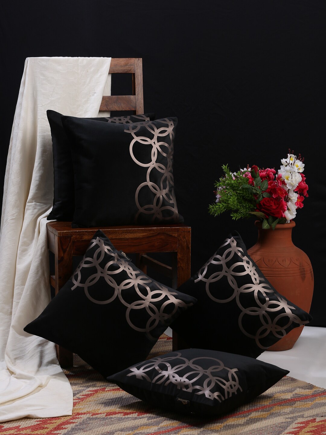 

HOSTA HOMES Black & Gold-Toned Set of 5 Geometric Velvet Square Cushion Covers