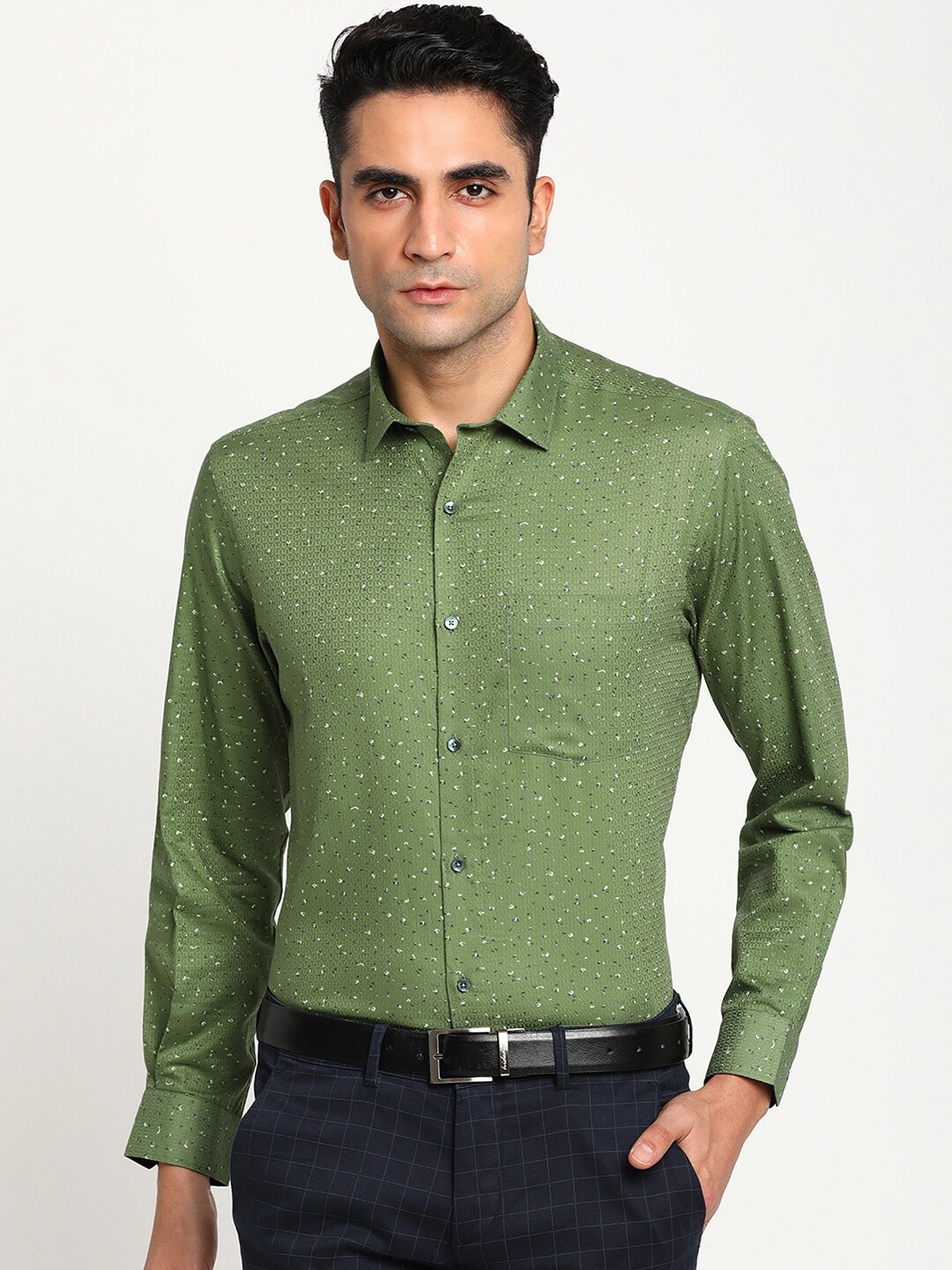 

Turtle Men Green Printed Cotton Casual Shirt