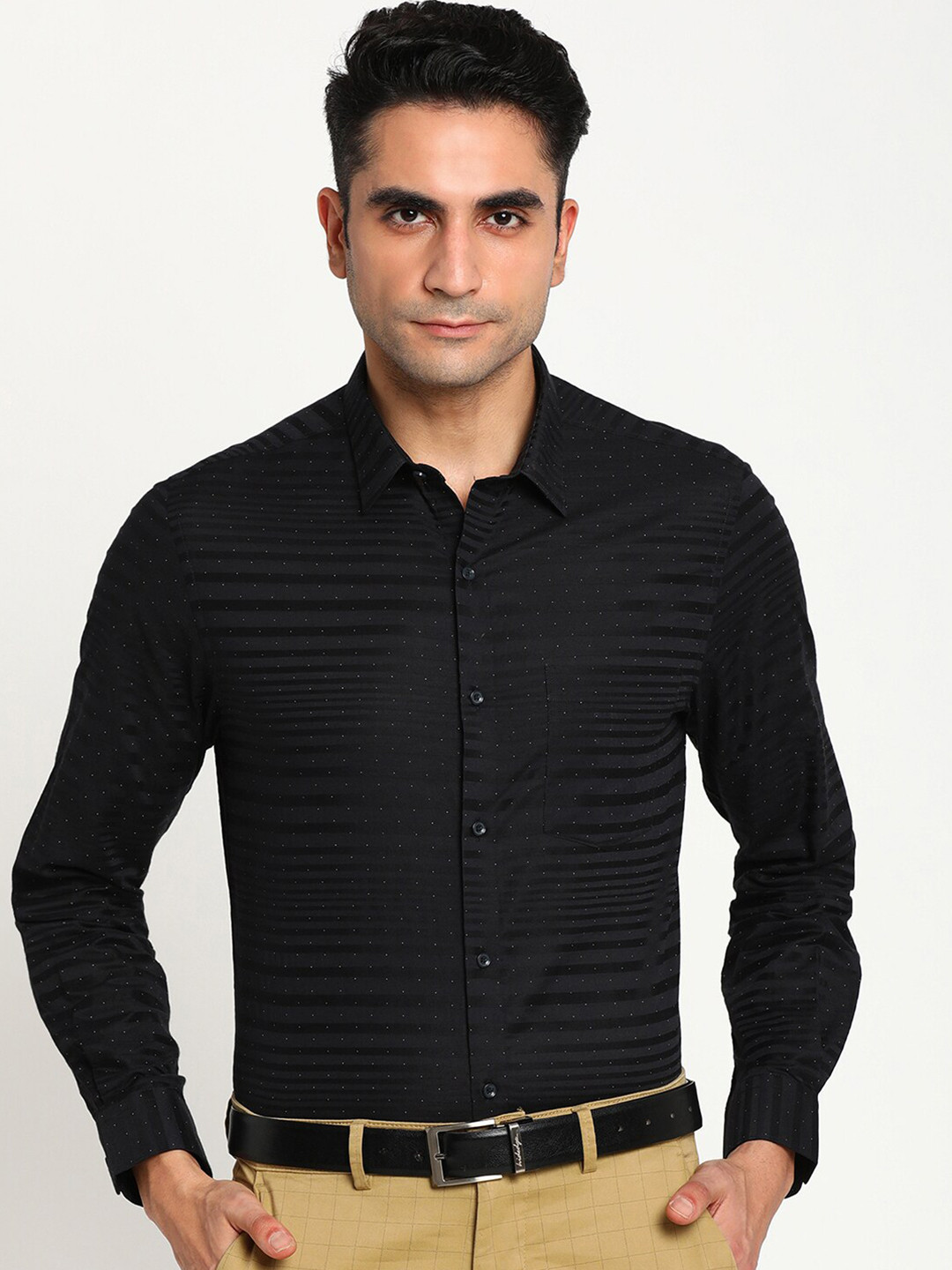 

Turtle Men Black Slim Fit Horizontal Printed Cotton Slim Fit Casual Shirt