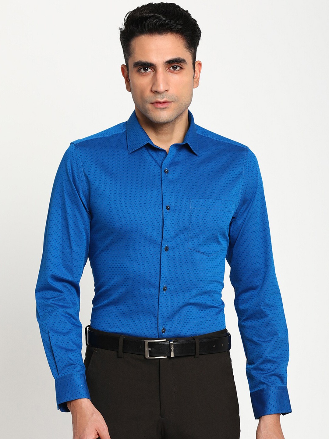 

Turtle Men Blue Textured Cotton Slim Fit Casual Shirt