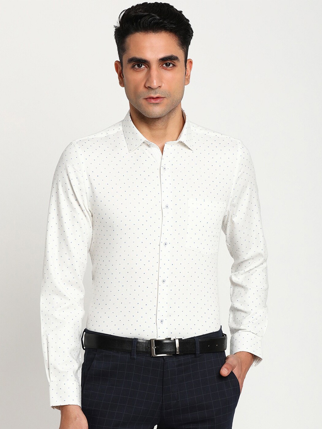 

Turtle Men White Slim Fit Printed 100% Cotton Casual Shirt