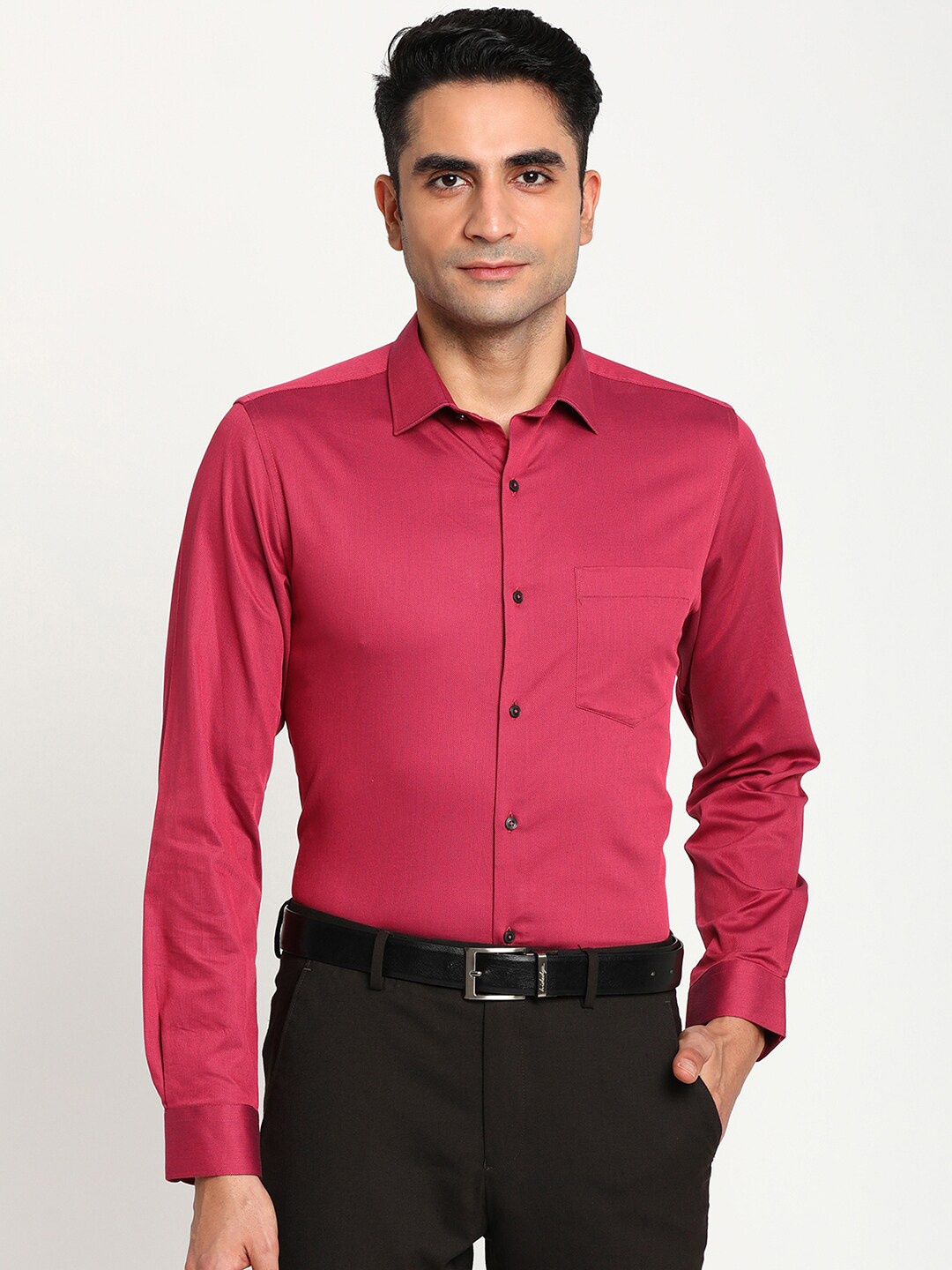 

Turtle Men Red Solid Cotton Slim Fit Casual Shirt