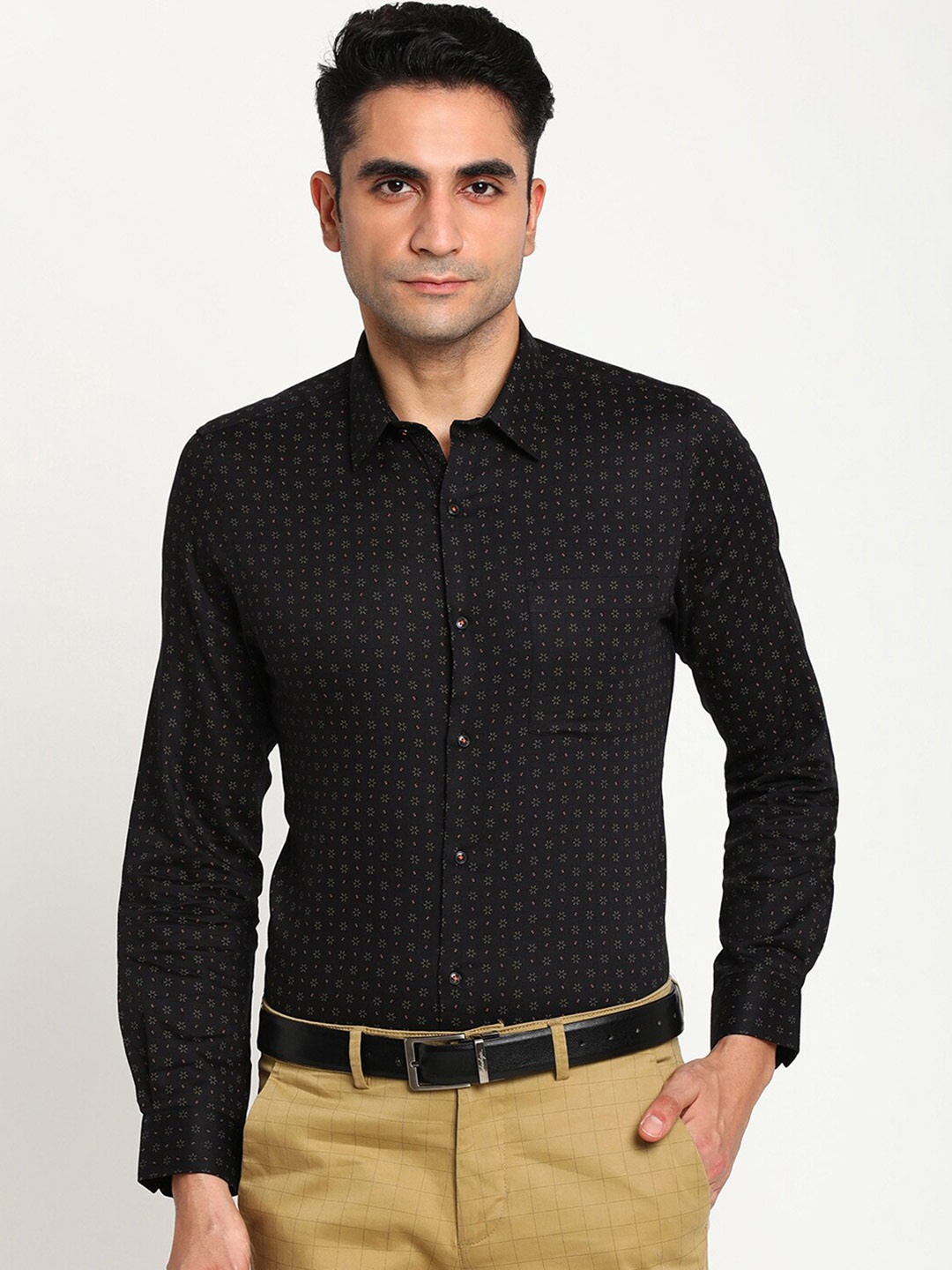 

Turtle Men Black Slim Fit Printed 100% Cotton Casual Shirt