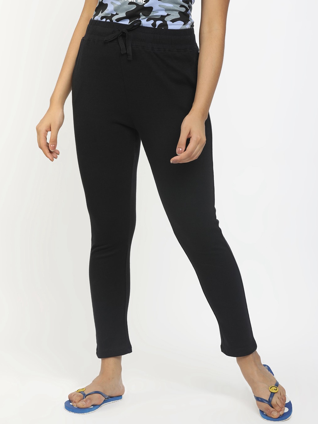 

Sugr Women Black Solid Mid-Rise Cotton Lounge Pants
