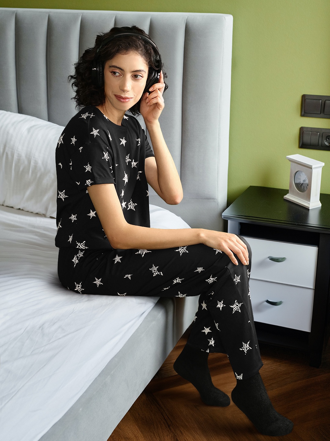 

Marks & Spencer Women Black & White Printed Cotton Night suit