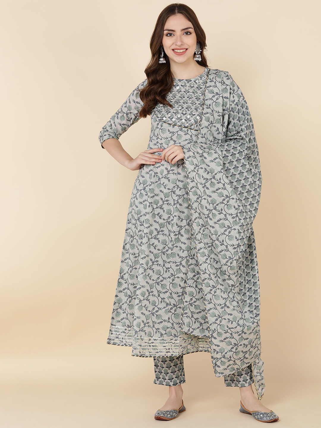 

MAAND Women Grey Floral Printed Angrakha Pure Cotton Kurta with Trousers & With Dupatta