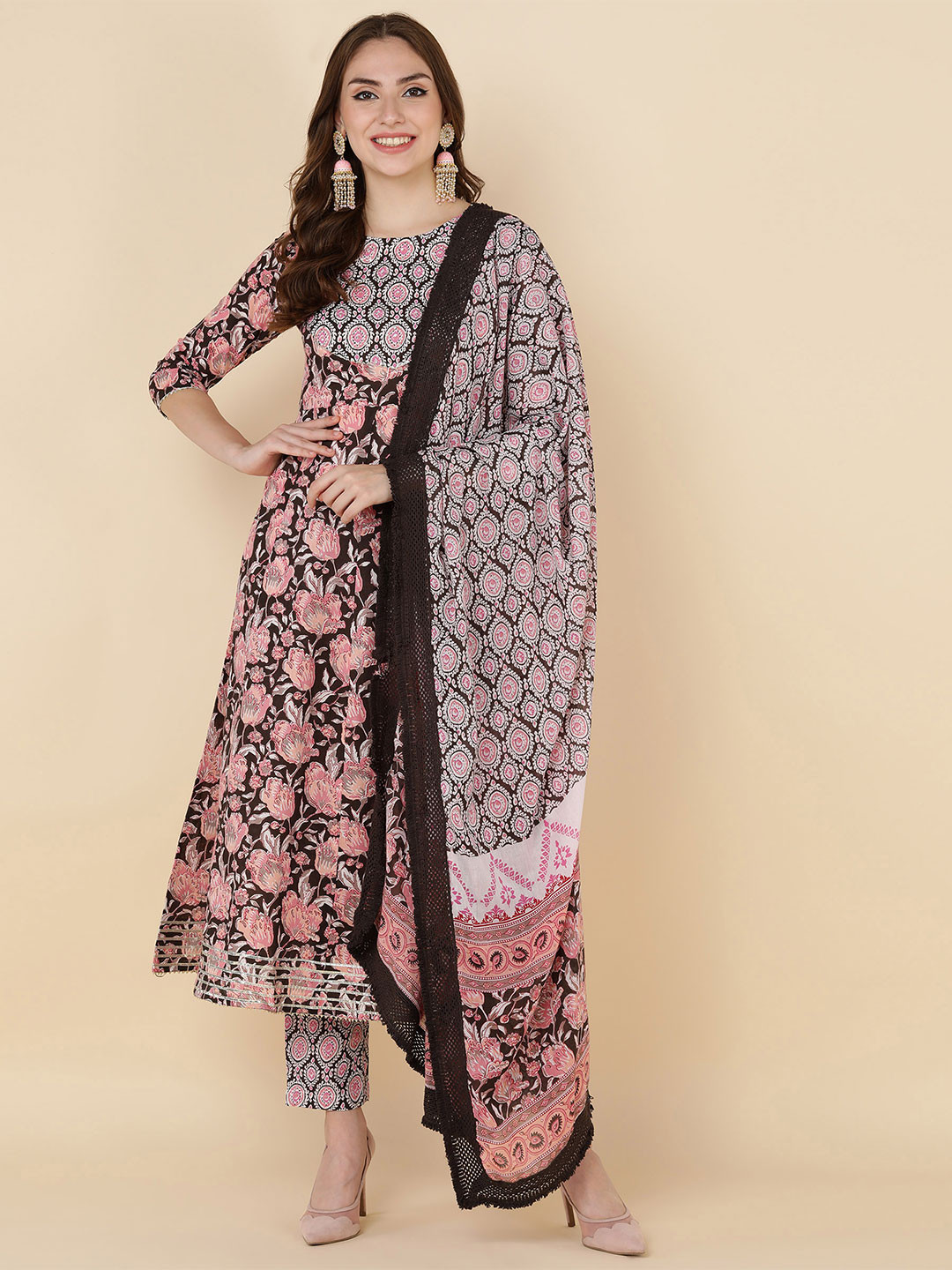 

MAAND Women Black Floral Printed Gotta Patti Kurta with Trousers & With Dupatta