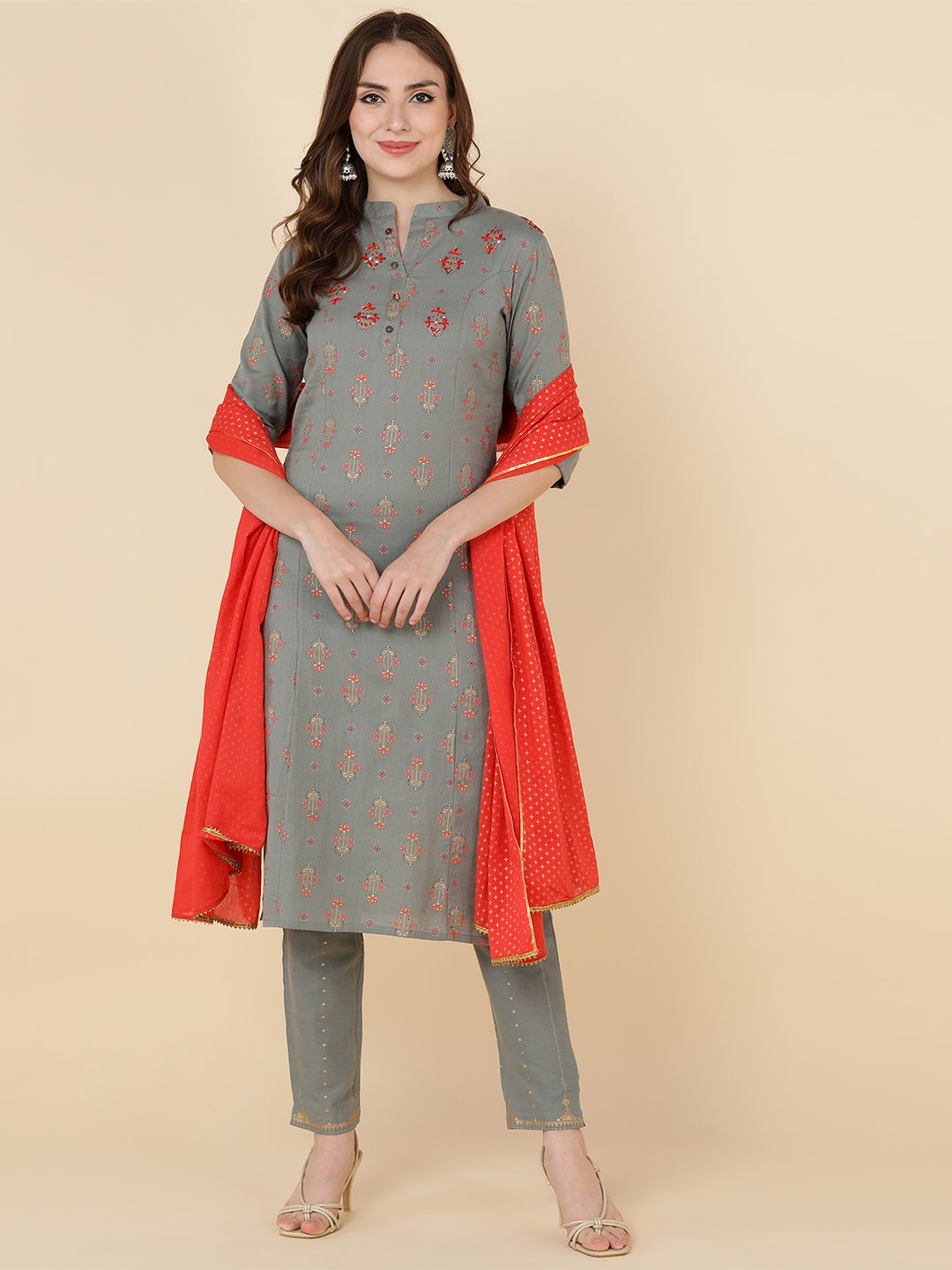 

MAAND Women Grey Floral Panelled Kurta with Trousers & With Dupatta