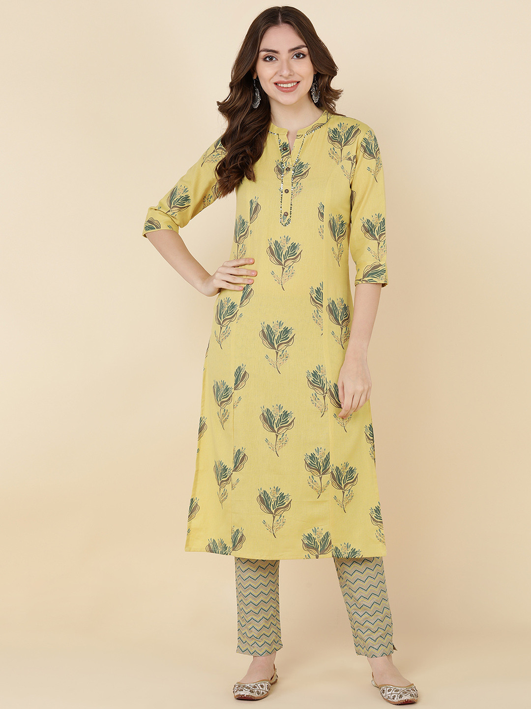 

MAAND Women Yellow Floral Printed Panelled Kurta with Trousers