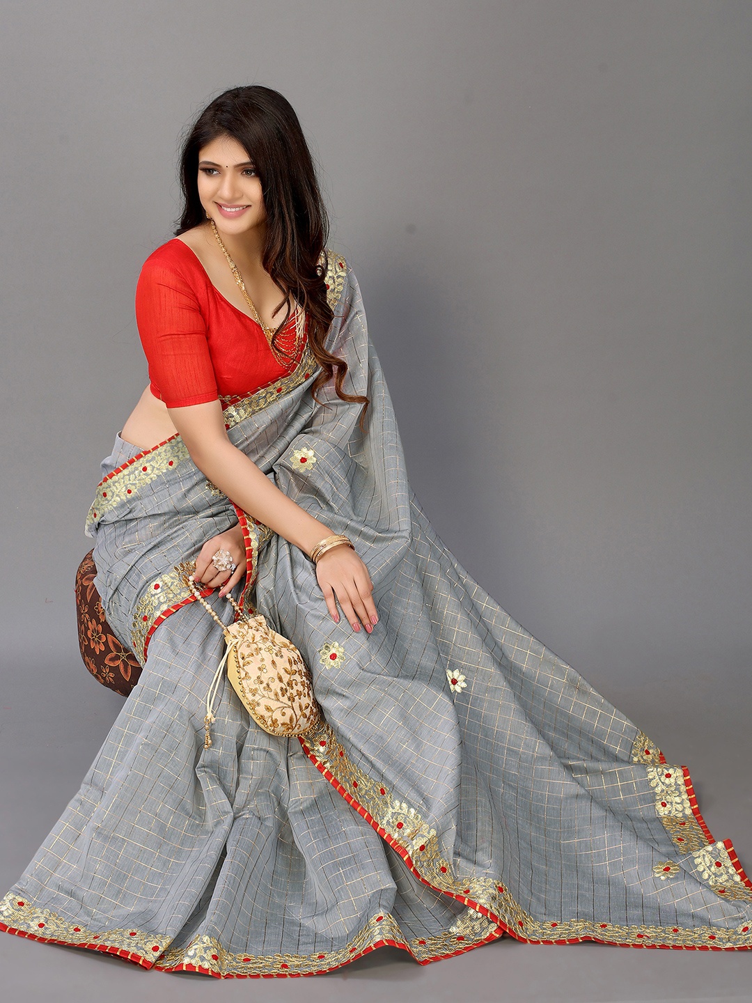 

Satrani Grey & Gold-Toned Checked Polycotton Saree