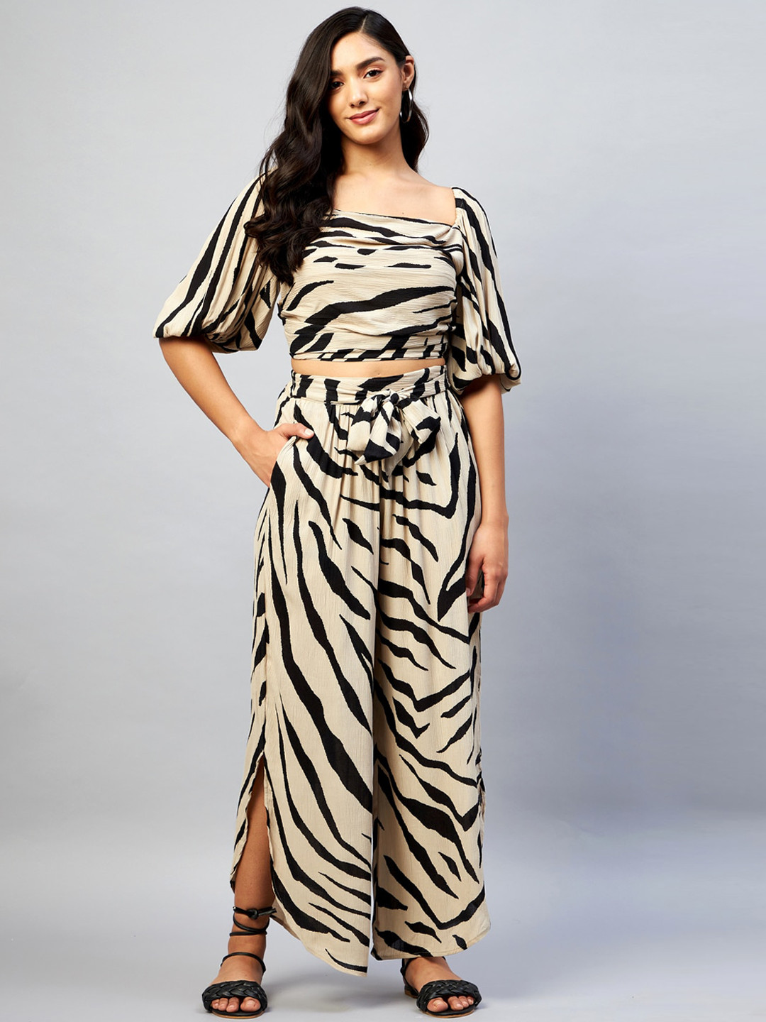 

DELAN Women Beige & Black Printed Polyester Co-Ords
