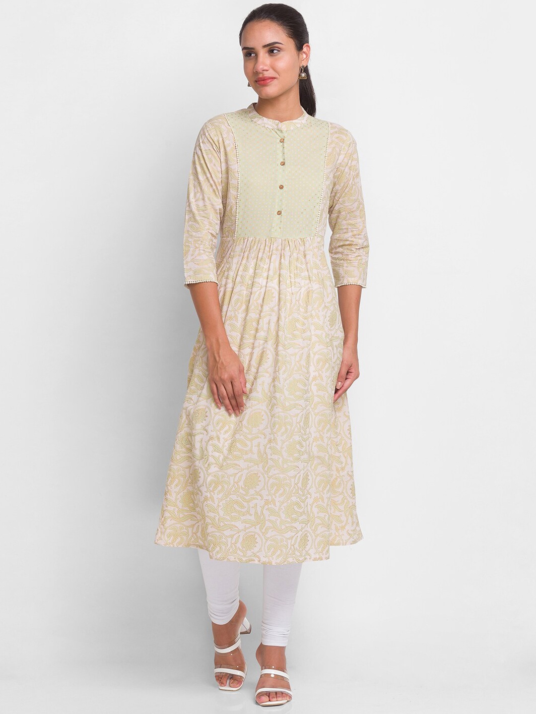 

Globus Women Green & White Floral Thread Work Kurta