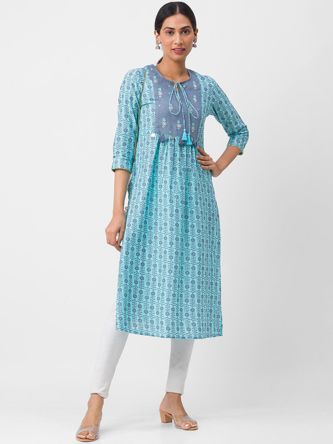 

Globus Women's Blue Geometric Printed Keyhole Neck Thread Work Anarkali Kurta