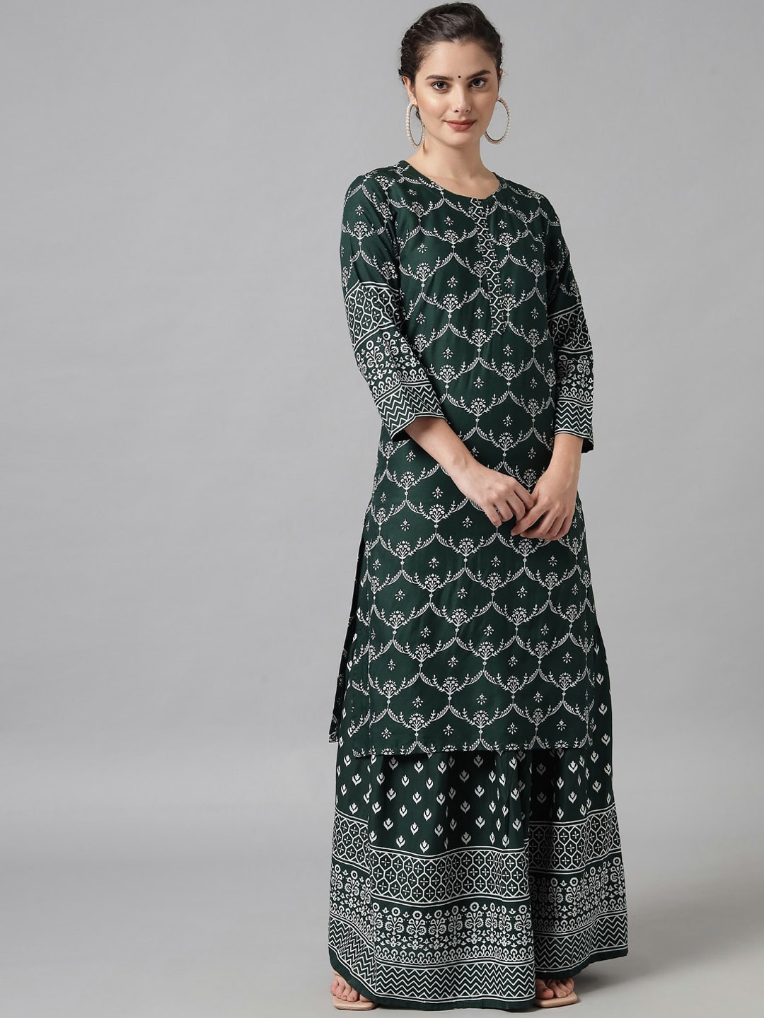 

Meeranshi Women Green Floral Printed Pure Cotton Kurta with Skirt