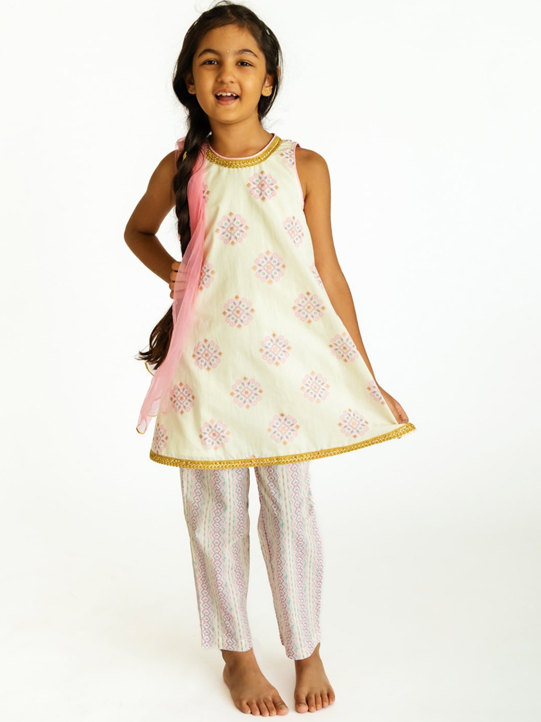 

Campana Girls White Ethnic Motifs Gotta Patti Pure Cotton Kurta Trousers & Dupatta