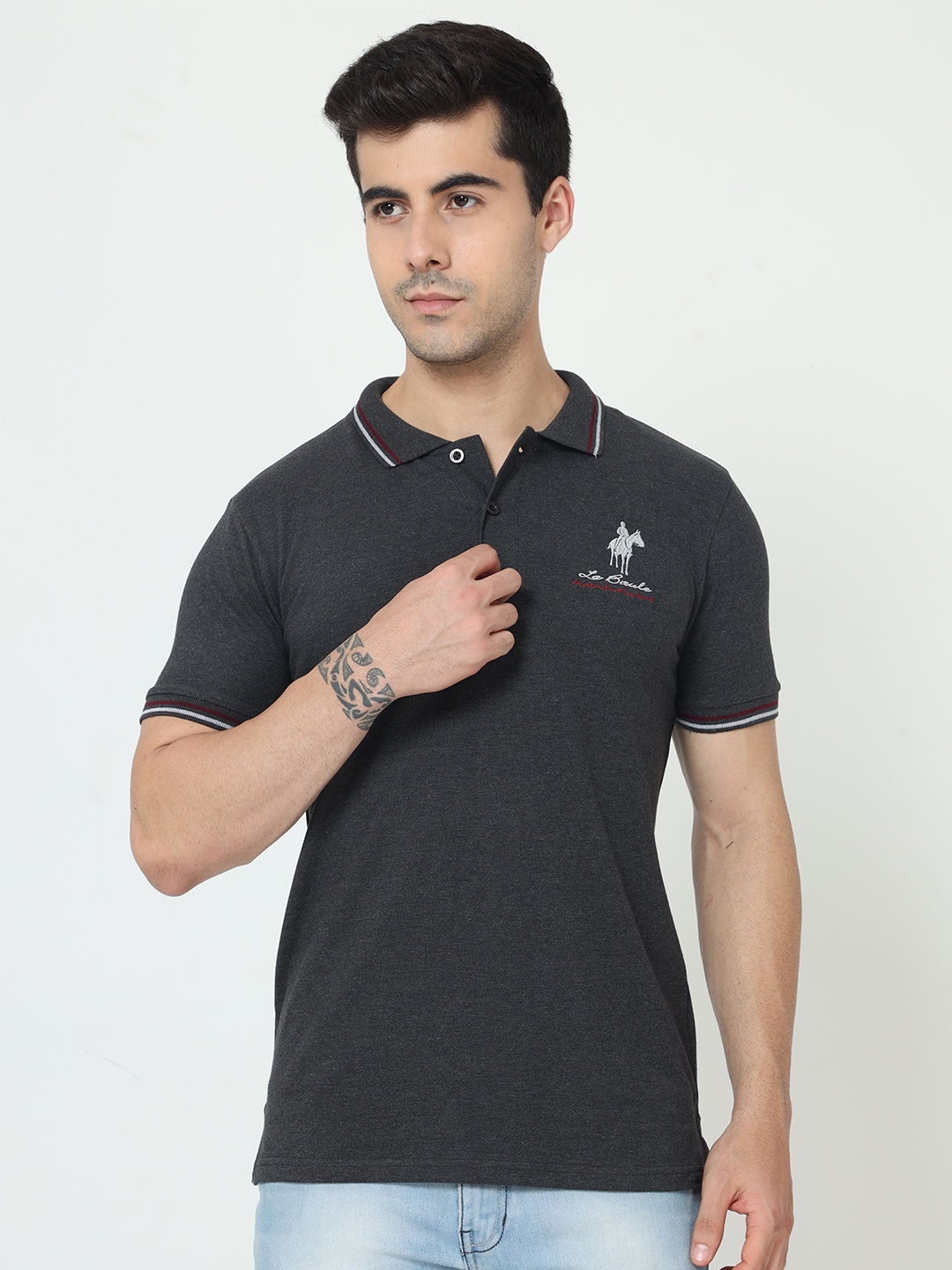 

Masculino Latino Plus Men Charcoal Polo Collar T-shirt