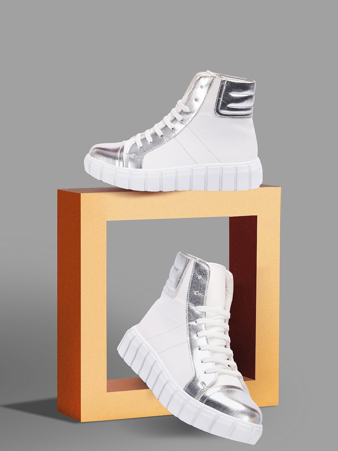 

VENDOZ Women White & Silver-Toned Colourblocked Flat Heels Boots
