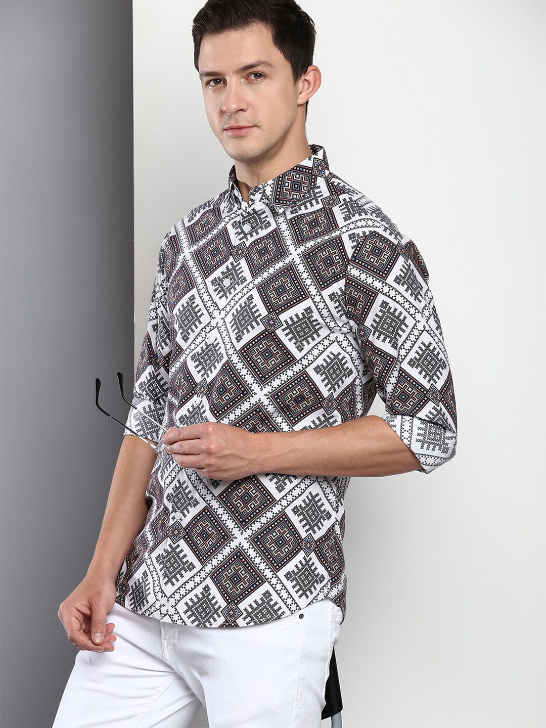 

Dennis Lingo Men White Printed Satin Slim Fit Casual Shirt