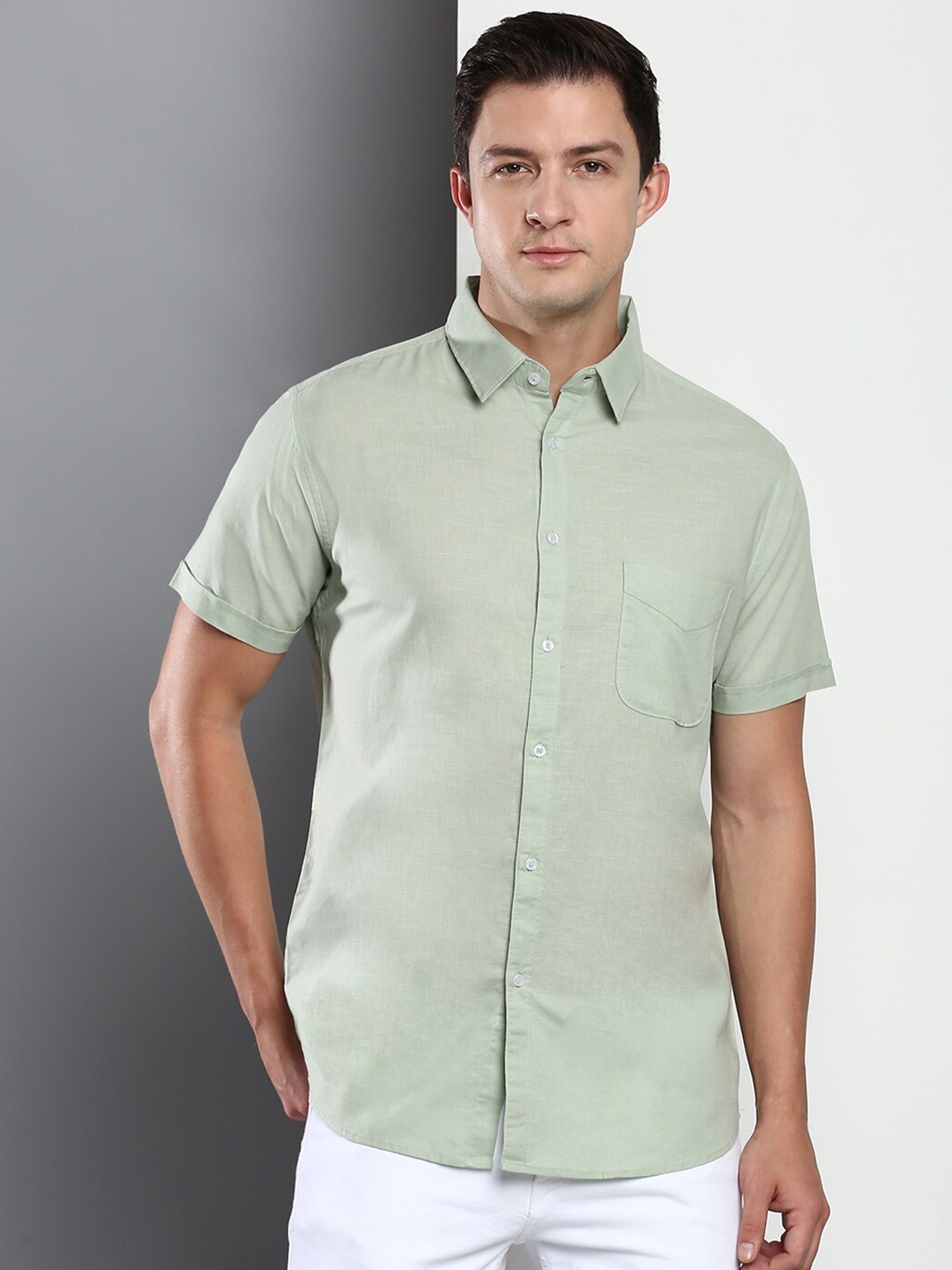 

Dennis Lingo Men Green Solid Slim Fit Cotton Linen Casual Shirt