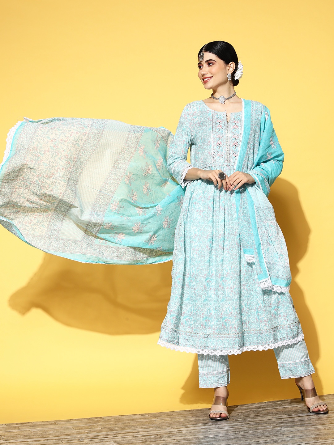 

Ishin Women Floral Pure Cotton Fluid Tie-Up Kurta Set, Turquoise blue