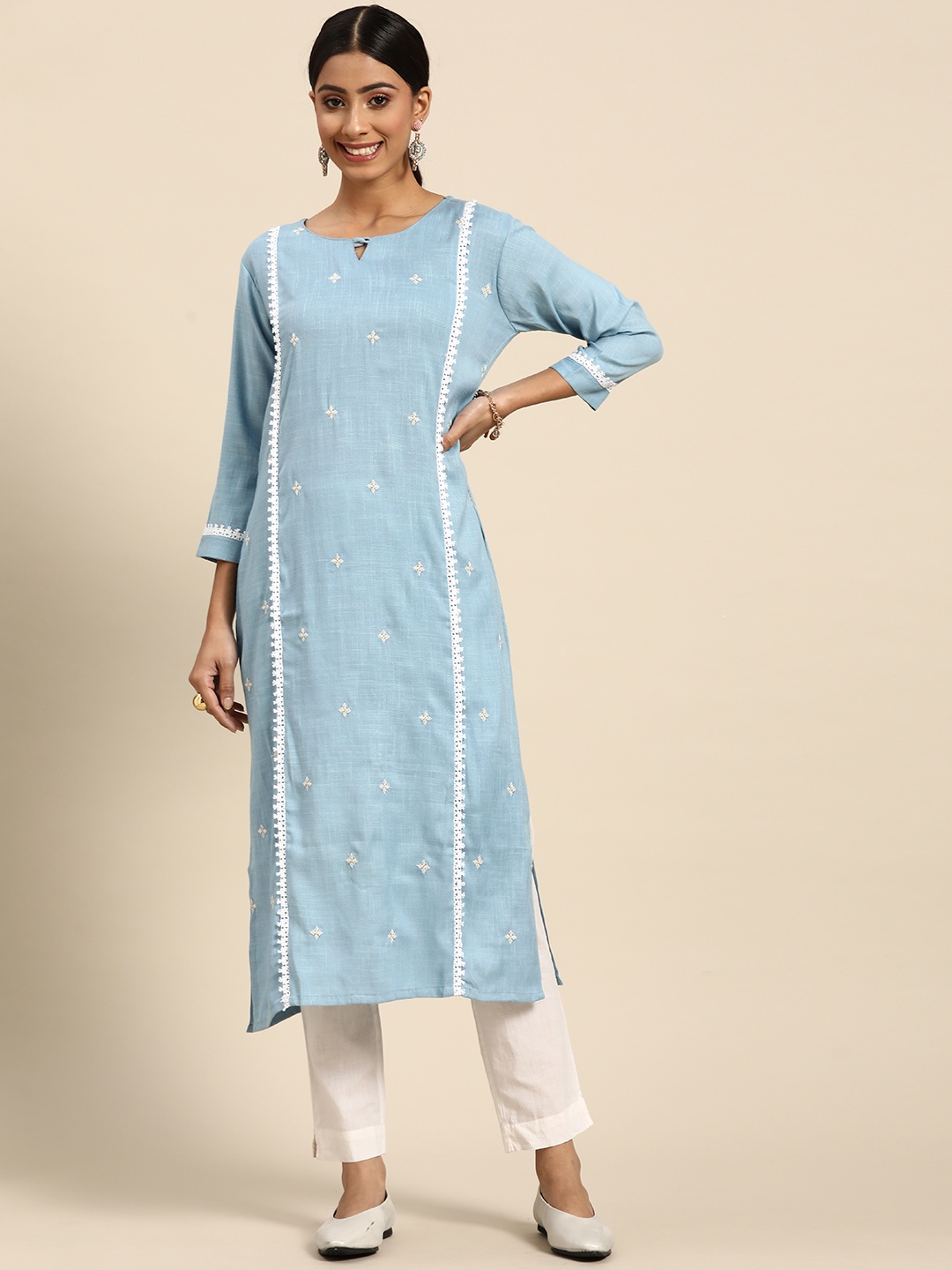 

Sangria Women Blue & White Ethnic Motifs Embroidered Panelled Kurta